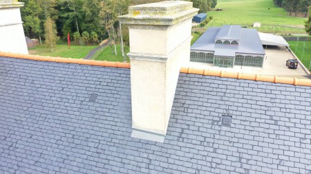 voltac_inspecte_les_cheminées_du_chateau_des_pères_a_pire_chance