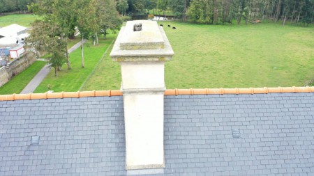 la_societe_voltac_inpecte_les_cheminees_du_chateau_des_peres_a_pire_chance